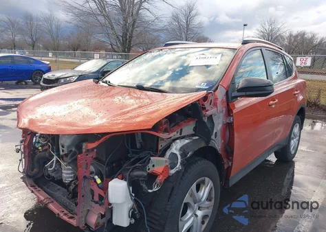 2015 Toyota Rav4 Le z USA, uszkodzony, nr VIN JTMBFREV5FD142782